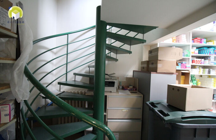 LOCAL COMMERCIAL + APPARTEMENTS MEZERIAT — photo 2