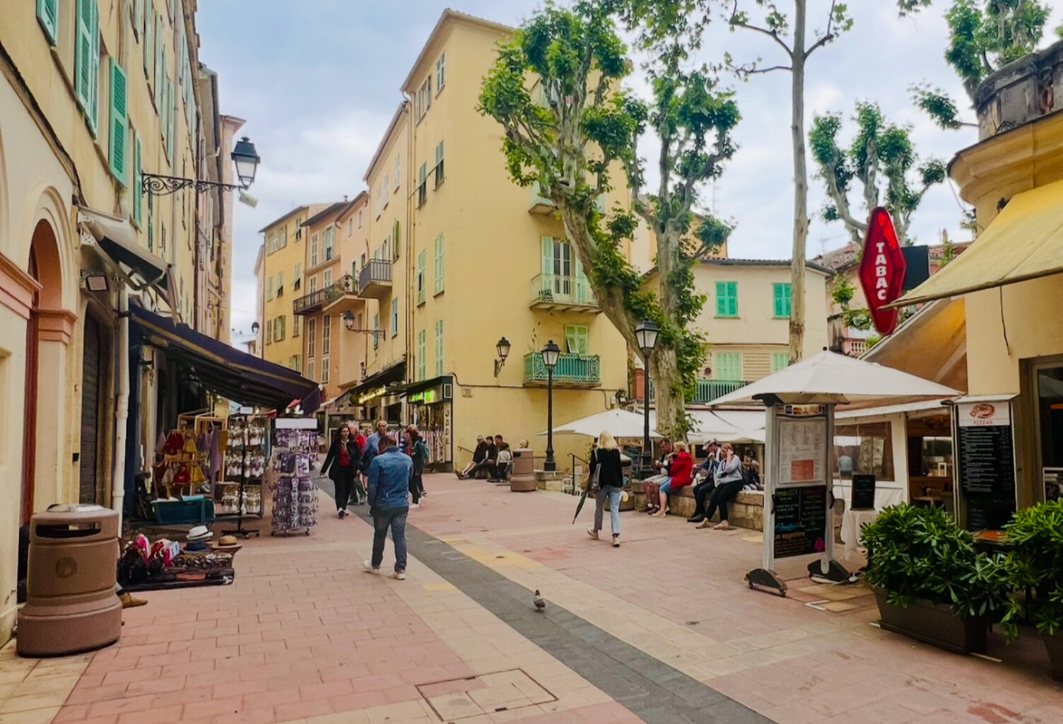 RESTAURANT RUE PIETONNE — photo 1