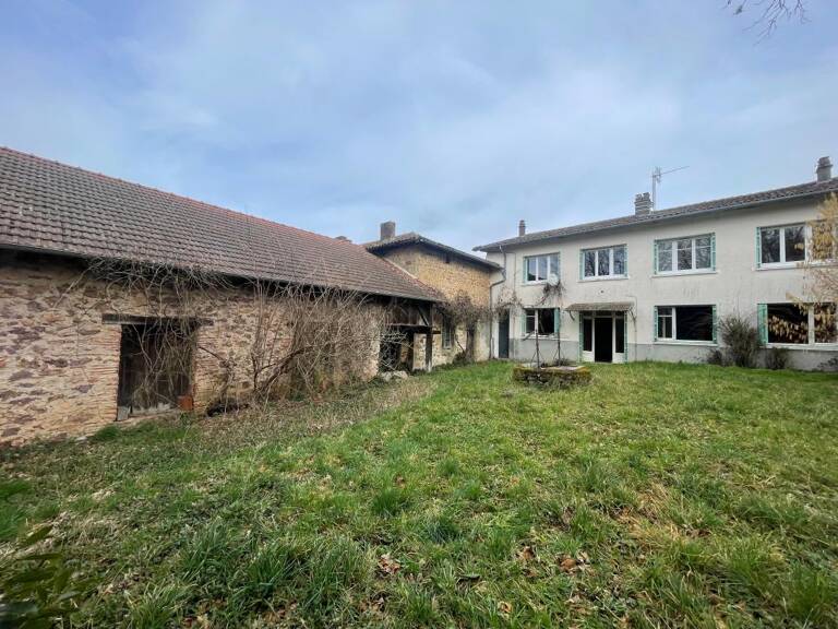 Immeuble à rénover avec maison et grange — photo 1