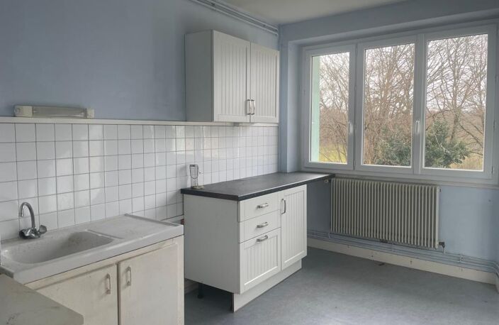 Immeuble à rénover avec maison et grange — photo 2