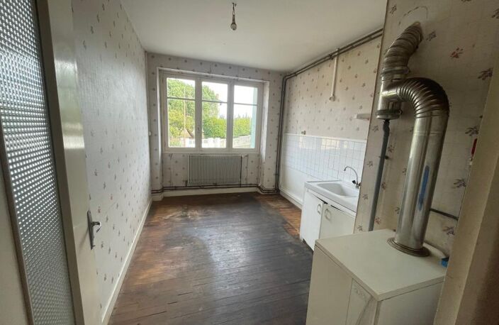 Immeuble à rénover avec maison et grange — photo 4