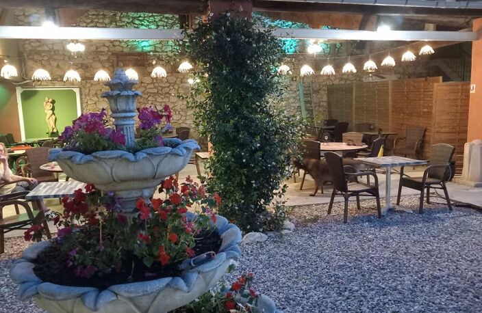 Bien Commercial À Vendre — photo 3