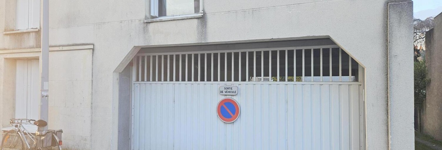 Garage   m² à louer à Tours (37000)