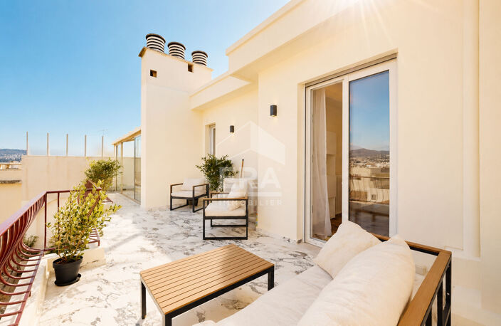 NICE - BAS BAUMETTES : MAGNIFIQUE 3 PIÈCES EN DERNIER ÉTAGE AVEC GRANDE TERRASSE — photo 2