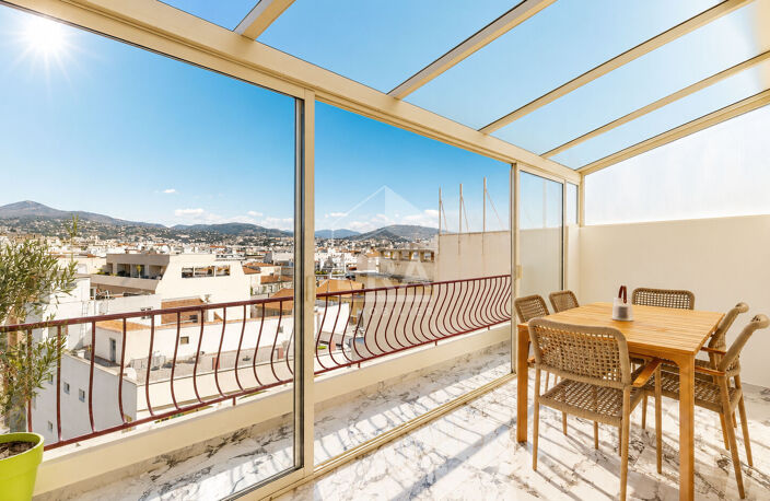 NICE - BAS BAUMETTES : MAGNIFIQUE 3 PIÈCES EN DERNIER ÉTAGE AVEC GRANDE TERRASSE — photo 4