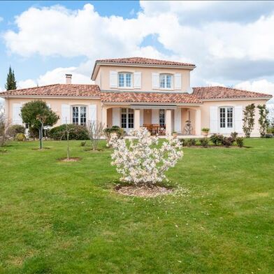 Maison 8 pièces 337600 €