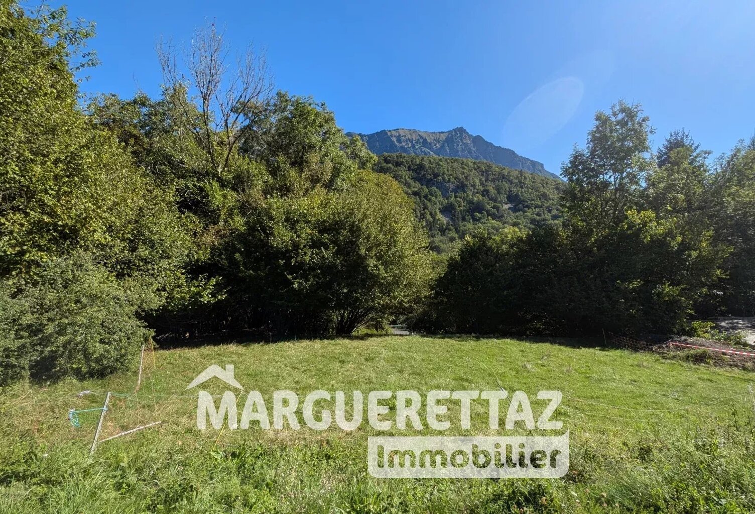 Terrain constructible 1589m² — photo 1