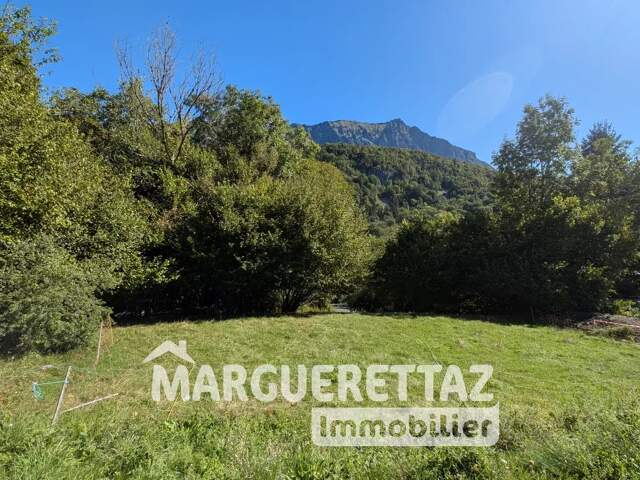 Terrain constructible 1589m² — photo du bien