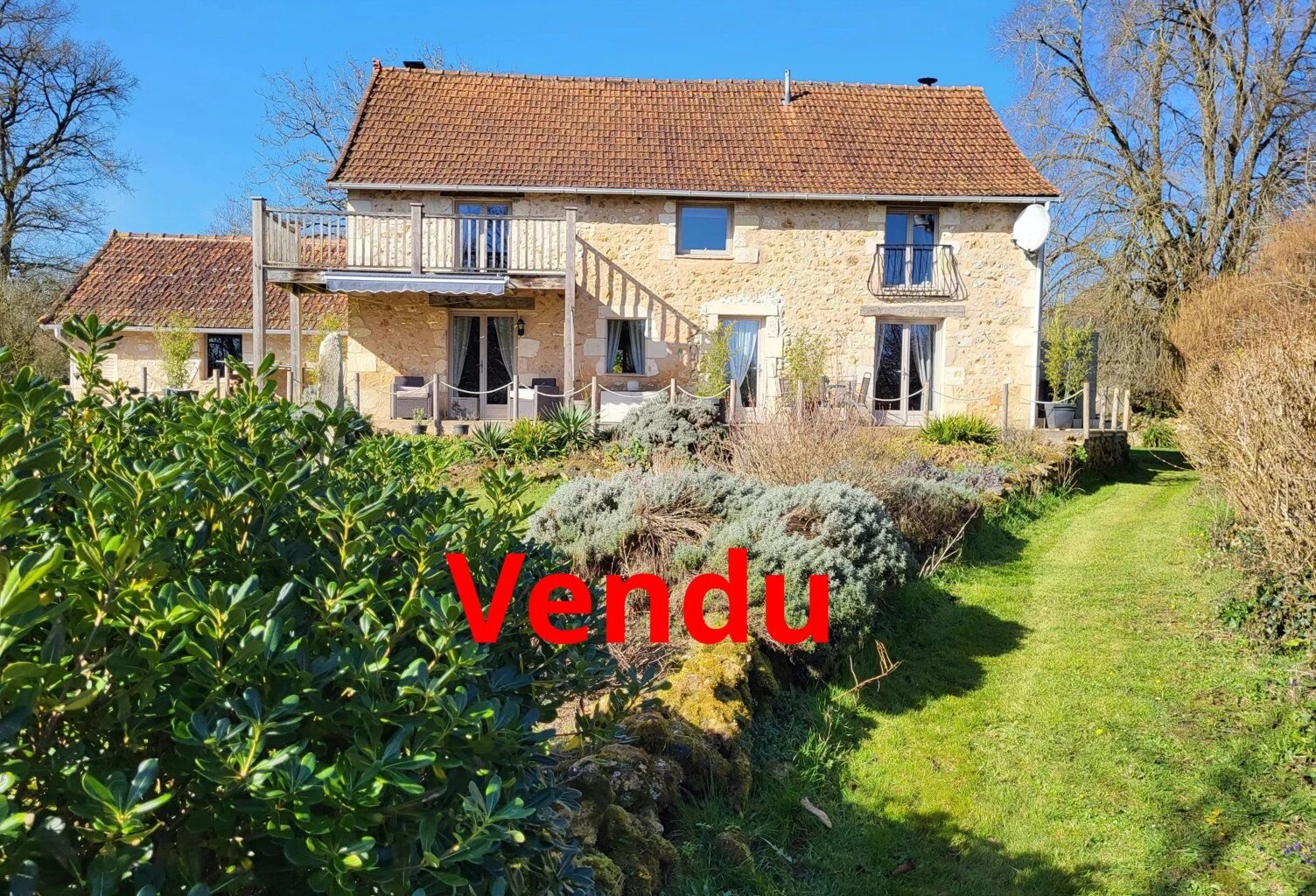 A vendre grange aménagée à Saint Pierre de Maillé (86) — photo 1