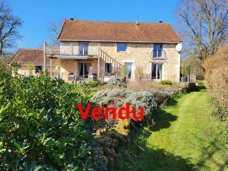 A vendre grange aménagée à Saint Pierre de Maillé (86) — photo 1