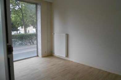 Commerce 4 pièces 750 €