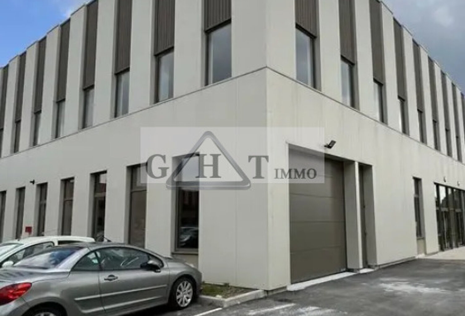 A VENDRE  1971 M²  UNE CELLULE D'ACTIVITE NEUF A TREMBLAY EN FRANCE — photo 1