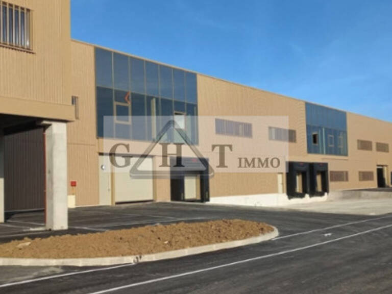 A VENDRE 3537 M² ENTREPOT ET BUREAUX A TREMBLAY EN FRANCE — photo 1