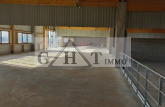 A VENDRE 3537 M² ENTREPOT ET BUREAUX A TREMBLAY EN FRANCE — photo 4
