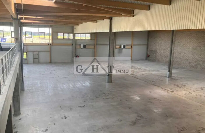 A VENDRE 3537 M² ENTREPOT ET BUREAUX A TREMBLAY EN FRANCE — photo 5