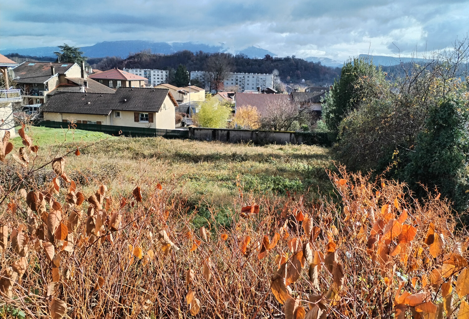Exclusivité : Terrain 800m2 à bâtir commune de RENAGE 38140 — photo 1