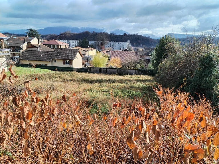 Exclusivité : Terrain 800m2 à bâtir commune de RENAGE 38140 — photo 1