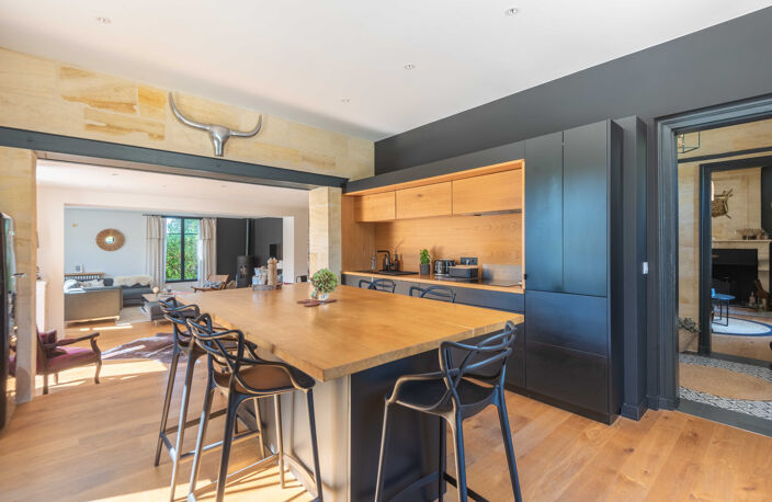 EXCLUSIVITE - BELLE DEMEURE EN PIERRE - 260 M2 - 5 CH - 3359 — photo 5