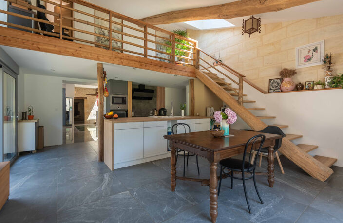 MAISON EN PIERRE ATYPIQUE - 300 M2 - HAB. INDEPEND. — photo 4