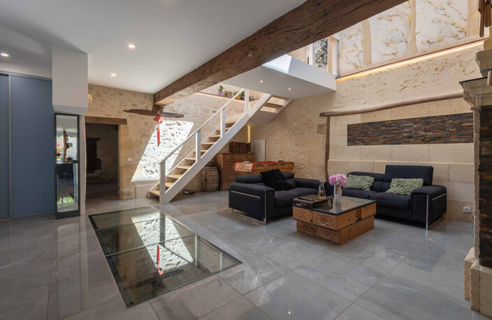 MAISON EN PIERRE ATYPIQUE - 300 M2 - HAB. INDEPEND. — photo 5
