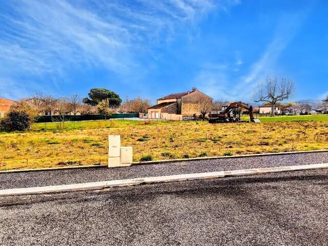Terrain constructible — photo du bien