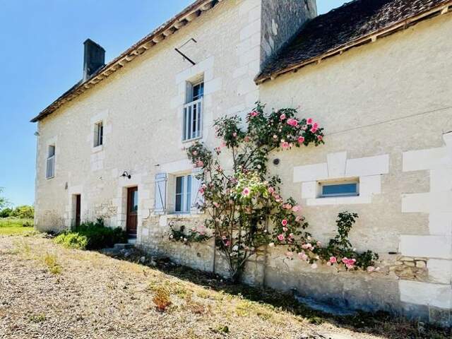 Maison en pierre de 7 pièces principales — photo du bien
