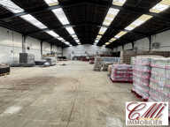 Entrepot de stockage avec quai de chargement — photo 2