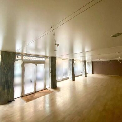 Commerce  900000 €