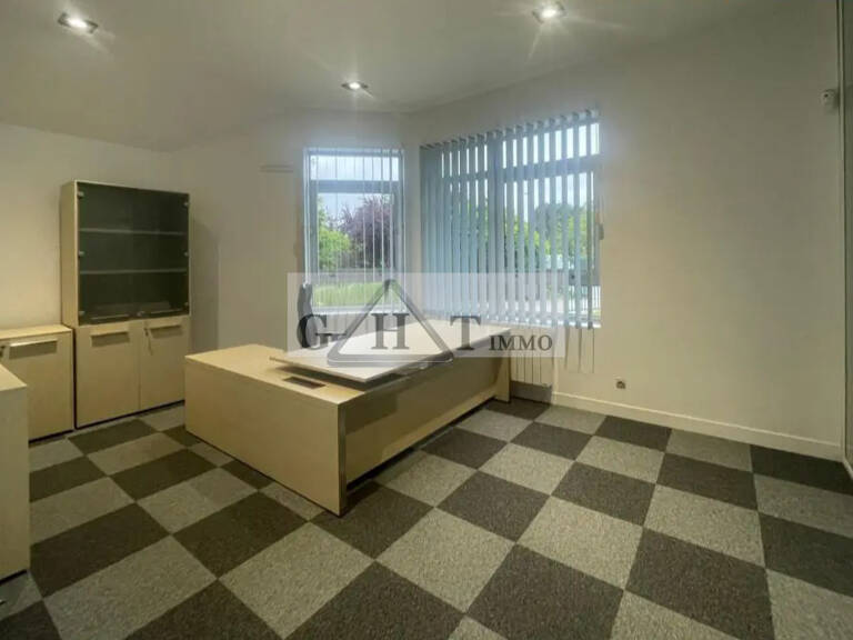 BUREAUX 300 M² A LOUER LINAS — photo 1