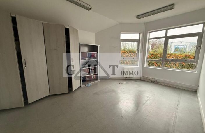 BUREAUX 300 M² A LOUER LINAS — photo 3