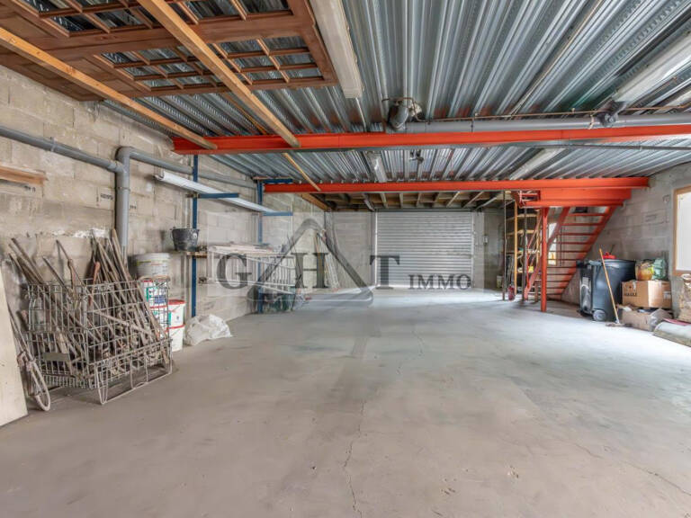 ENTREPOT 160 M² A LOUER LINAS — photo 1