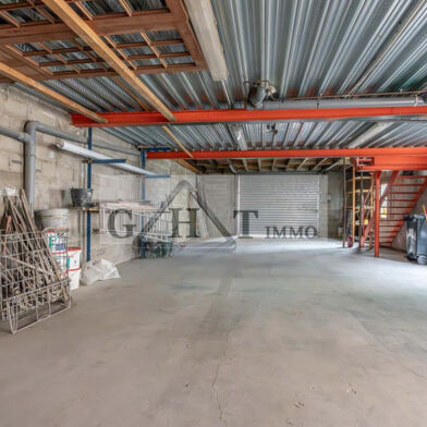 Local industriel  2400 €