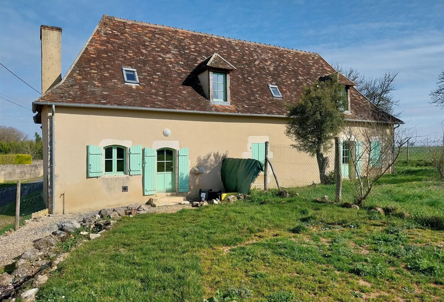 Deux maisons avec jardin à vendre proche Saint Savin 86 — photo 1