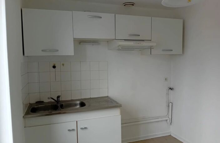 NIORT - A LOUER- Appartement T2  de 46 m² — photo 4