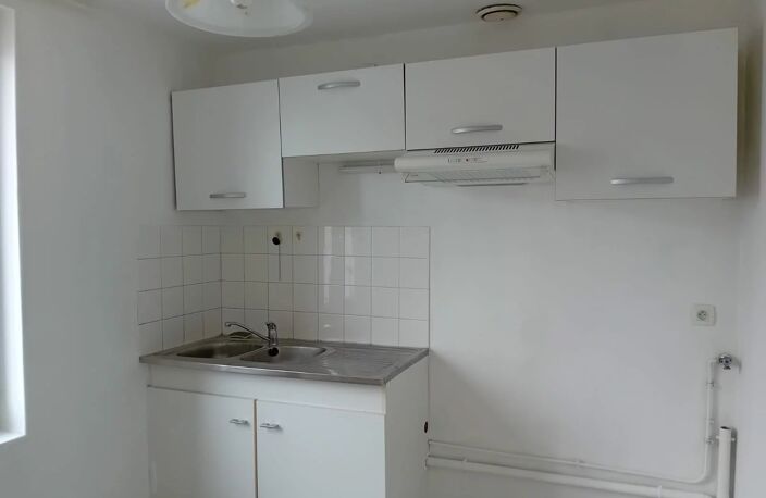 NIORT - A LOUER- Appartement T2  de 46 m² — photo 5