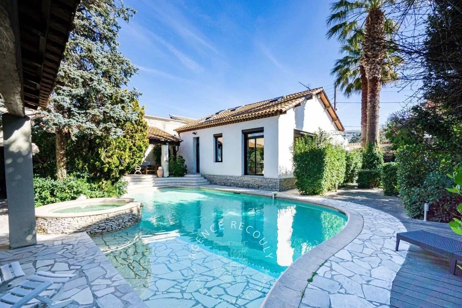 Villa / Maison  T9 à vendre Marseille 8eme 13008