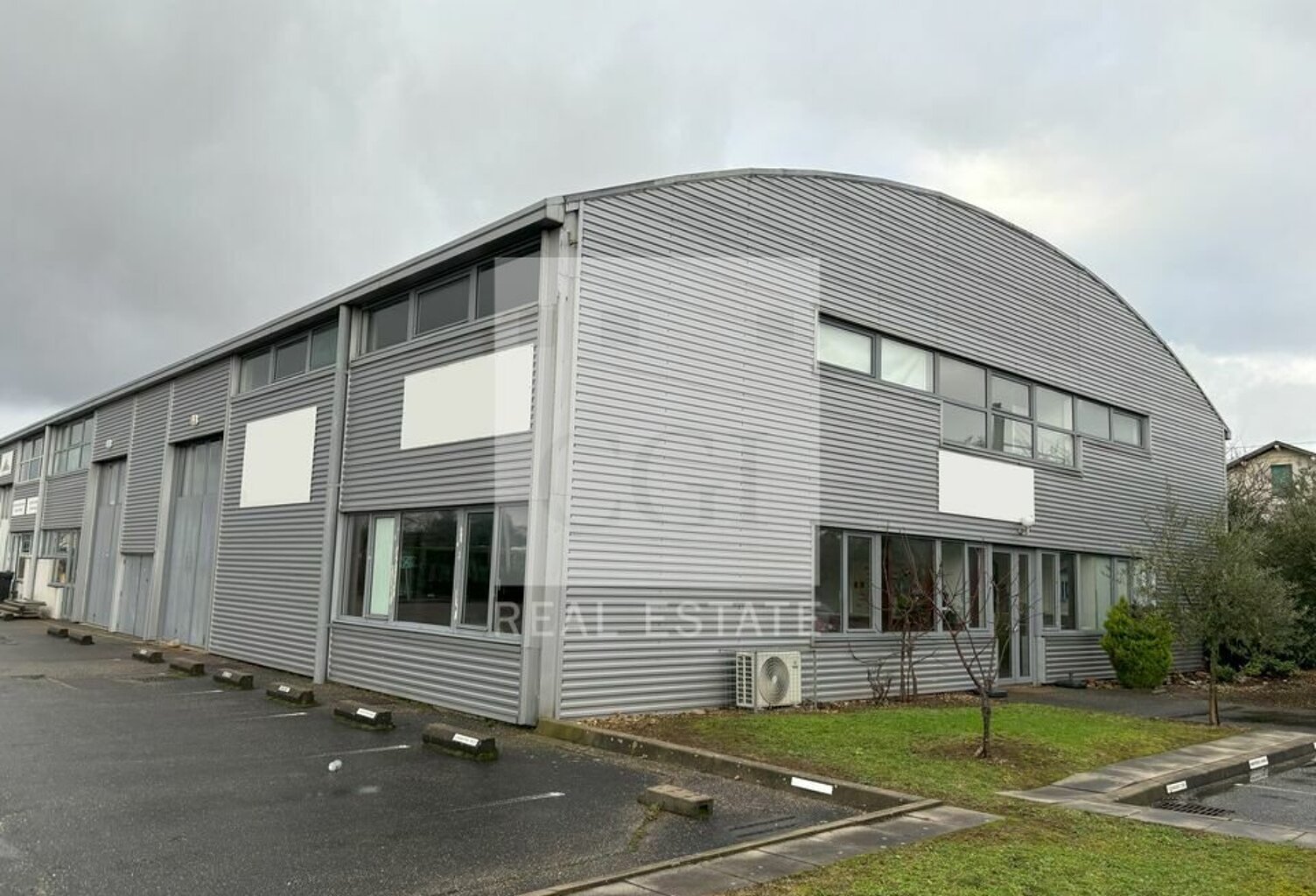 BUREAUX à LOUER — photo 1