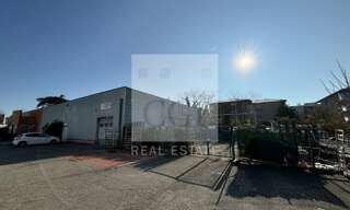 Commerce  1014 m² à louer à Saint-Priest (69800)