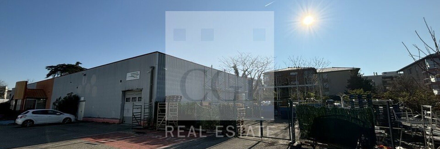 Commerce  1014 m² à louer à Saint-Priest (69800)