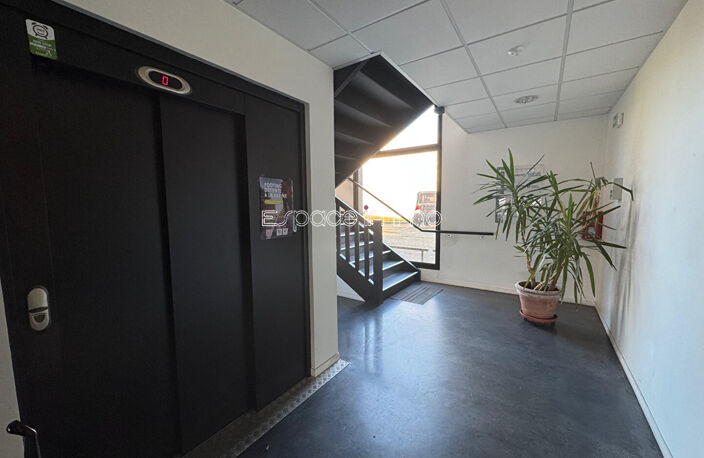BUREAU NEUF AVEC ASCENSEUR - MONT SAINT AIGNAN - 36.31 m² — photo 2