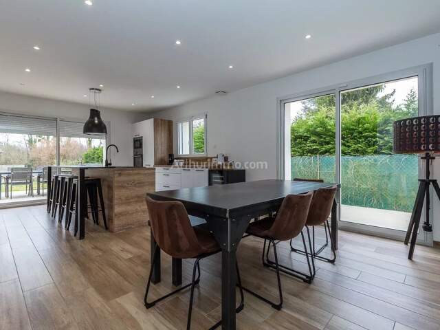 EXCLUSIVITE - ST VICTOR DE MORESTEL — photo du bien