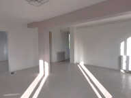 Maison 300 m2 , 3 logements, principale 198 m2 : 7 chbres - — photo 4