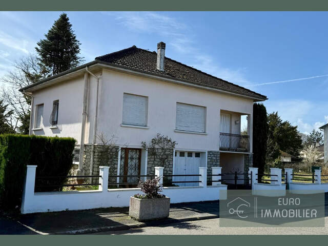 MAISON DE VILLAGE - LUXEY - 3 CHAMBRES - 350M2 terrain - BUR — photo du bien