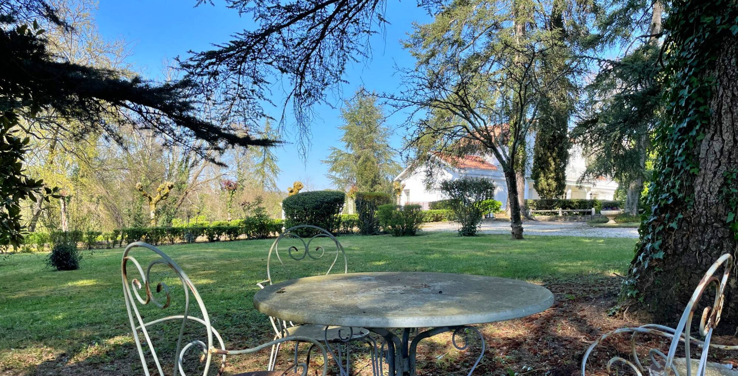 Propriété de Charme 1854 au Coeur d'un Parc Arboré — photo 1