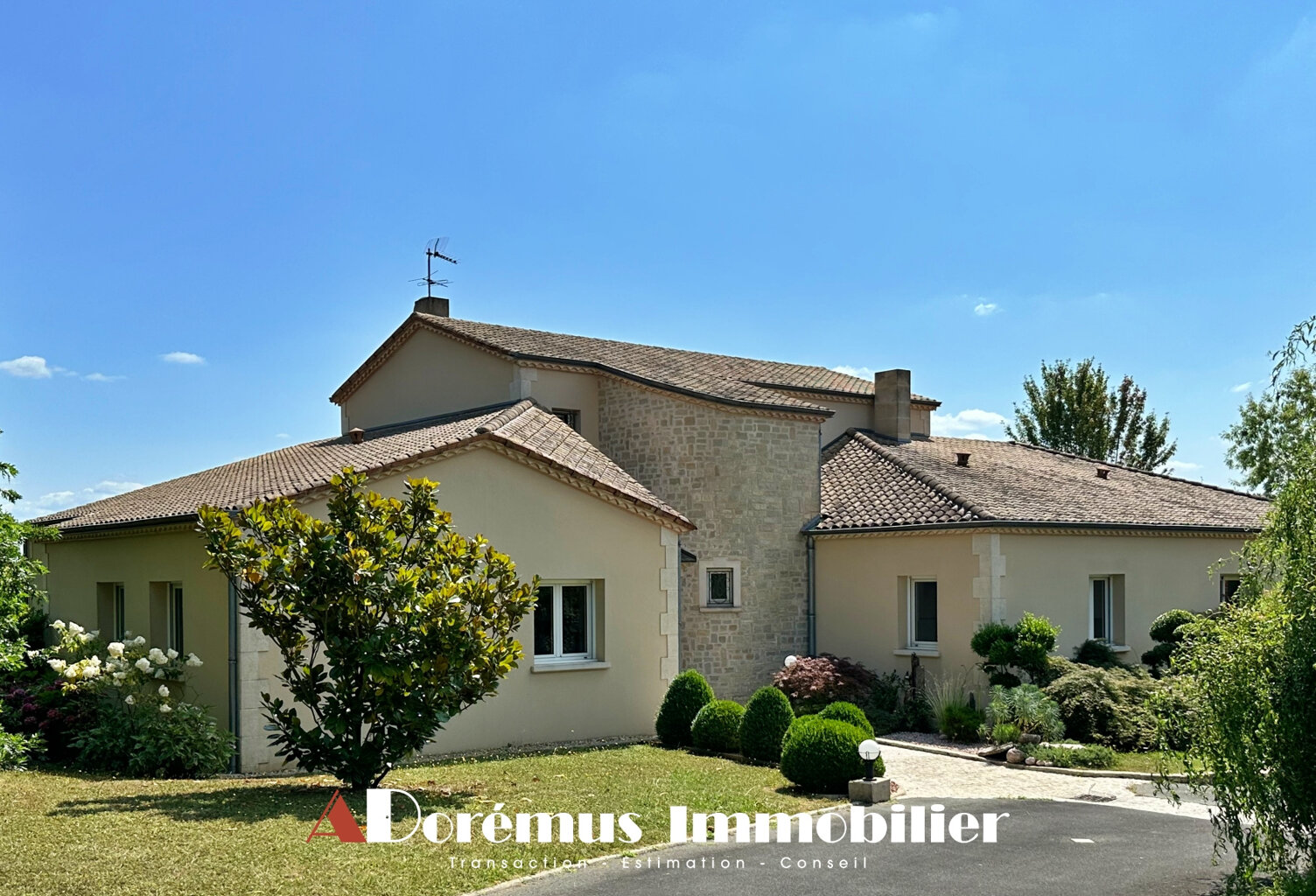 Élégante maison familiale avec piscine et parc arboré   Sect — photo 1