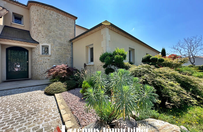 Élégante maison familiale avec piscine et parc arboré   Sect — photo 3