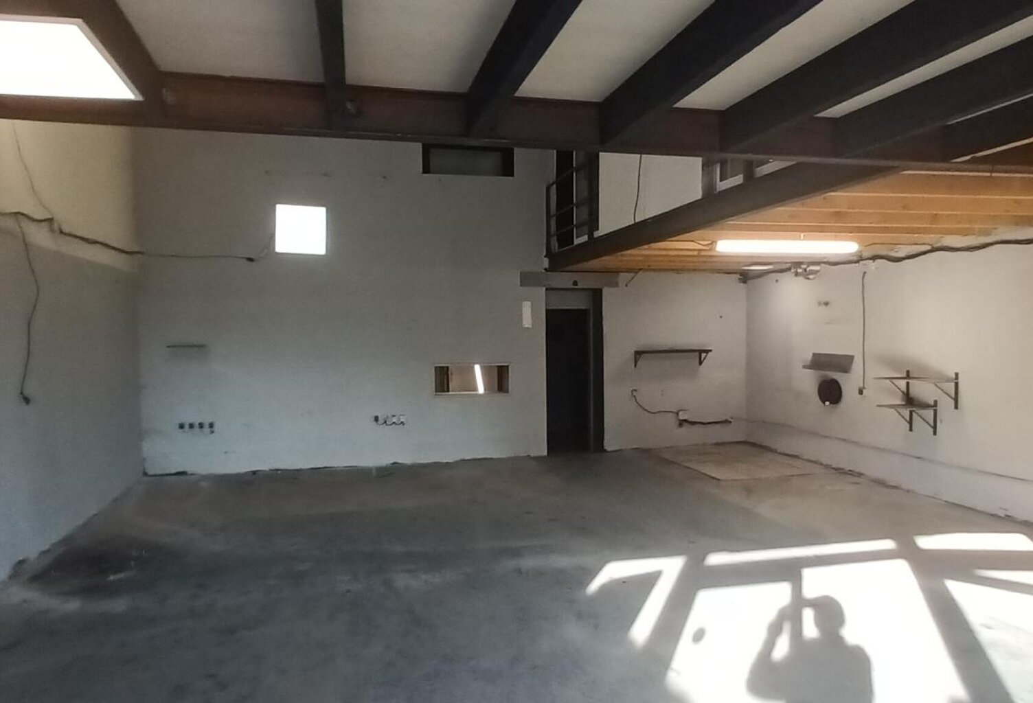 Zo,ne de Bel Air, dépôt 120 m² environ — photo 1