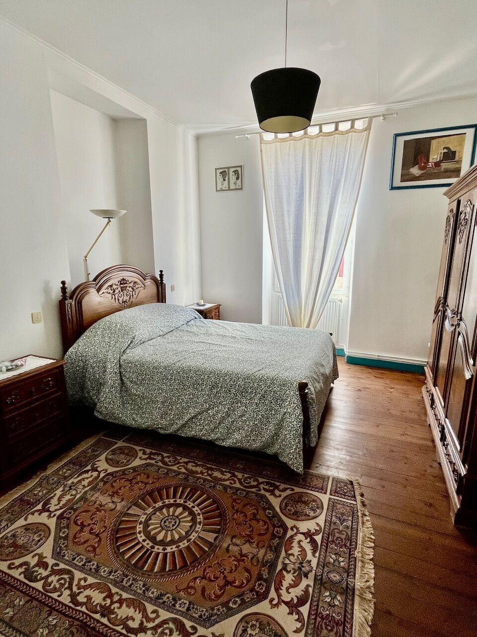 Au cœur du village belle maison rénovée avec garage, possibilité de patio