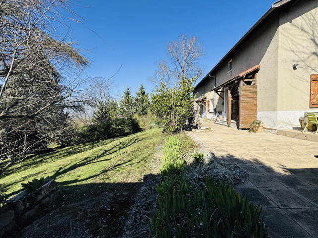 À Vendre   Maison familiale avec grand terrain au coeur de Li — photo du bien