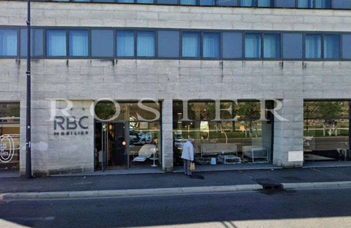 Avignon : surface commerciale de 466 m² avec près de 25 m de vit — photo 4